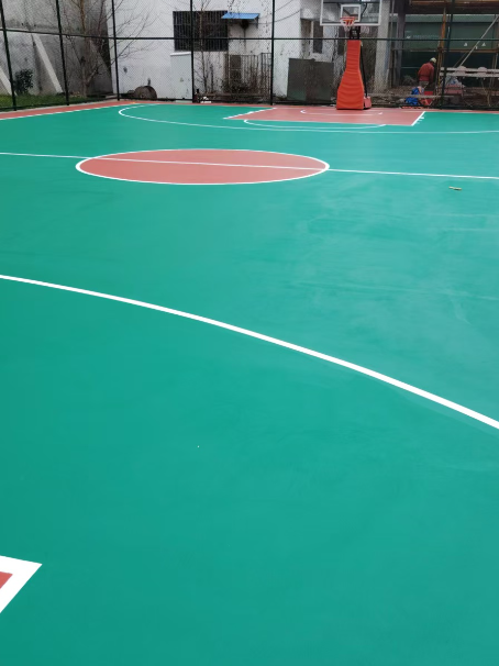 珠海 球场长期使用易出现地面开裂